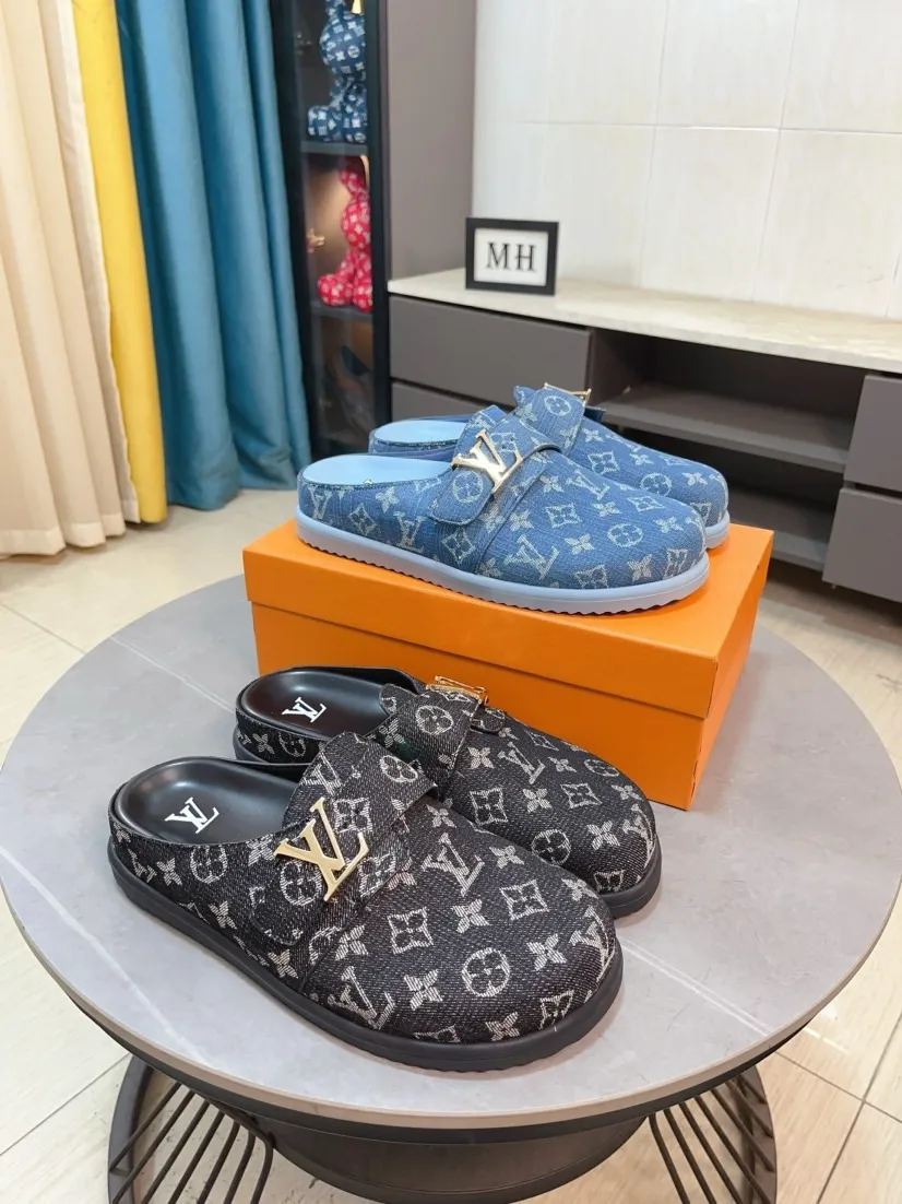Men's shoes 💰360🌸🌸LV Easy 2025 new men's casual sandals and slippers, made of suede cow leather, with Monogram pattern to highlight the trendy style. Adjustable straps illuminated with LV letters, while a resilient insole and micro outsole provide lightweight comfort. Made of suede cow leather with embossed Monogram pattern and brand element metal hardware✅Adjustable straps➕Tough insole‼ ️Micro outsole. Comfortable and easy to wear‼ ️ size：38-45